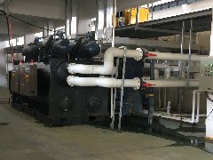 工業(yè)螺桿滿液式冷水機(jī)組案例